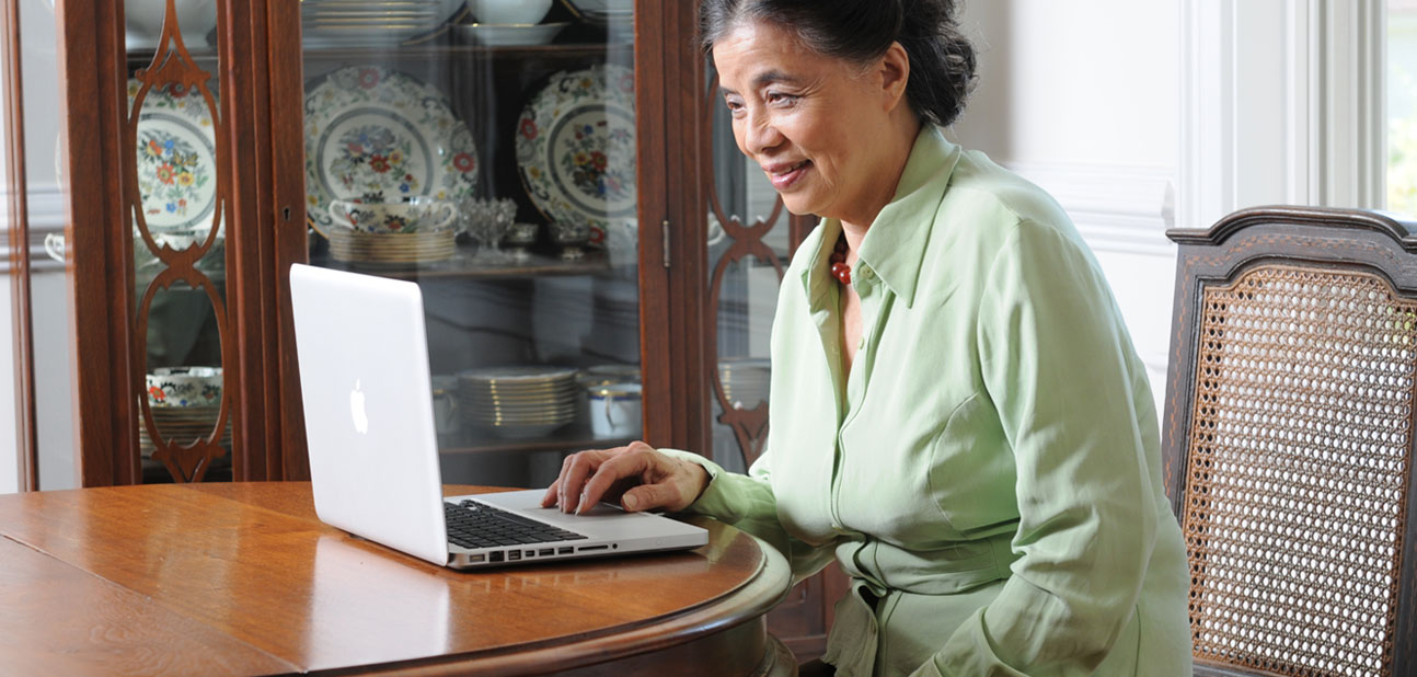 women_researching_at_computer.jpg